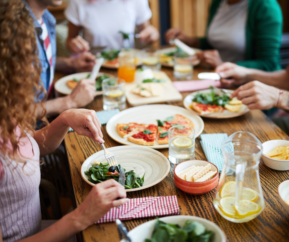Clock-shaped plate showing how meal timing supports reversing type 2 diabetes