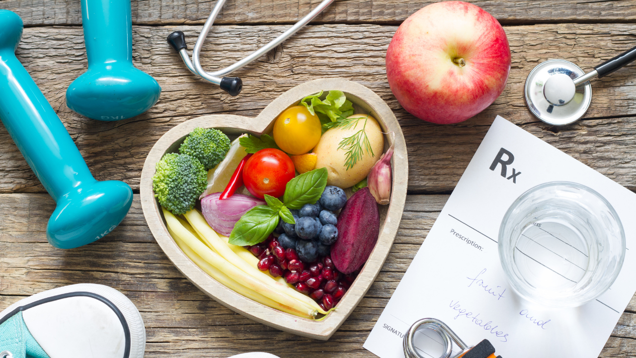 Assorted healthy foods in a heart-shaped bowl, symbolising nutritious eating to help reverse type 2 diabetes