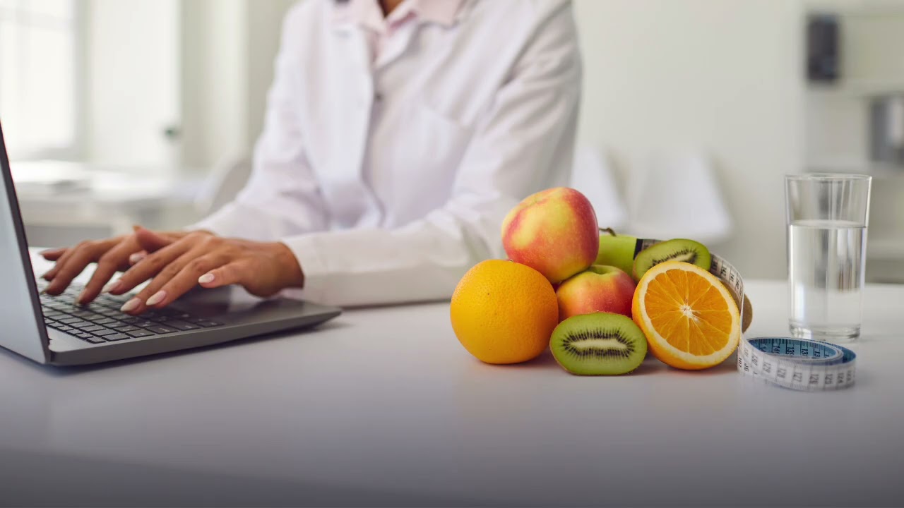 Woman on laptop eating healthy fruit while researching how to reverse type 2 diabetes through diet and lifestyle changes