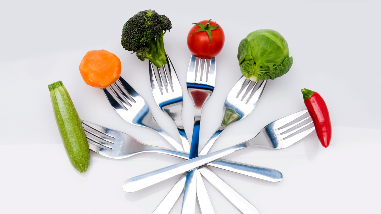 Six forks with different food items representing choices on a low-carb diet to reverse type 2 diabetes