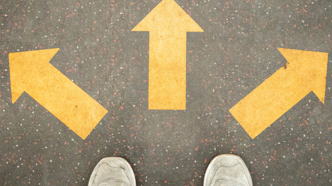 Illustration of feet with arrows pointing in three directions, representing the three key phases to reverse type 2 diabetes through diet, movement, and mindset